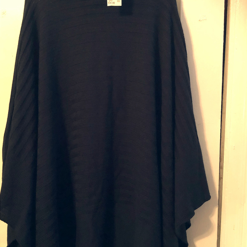 Black Cape Shall